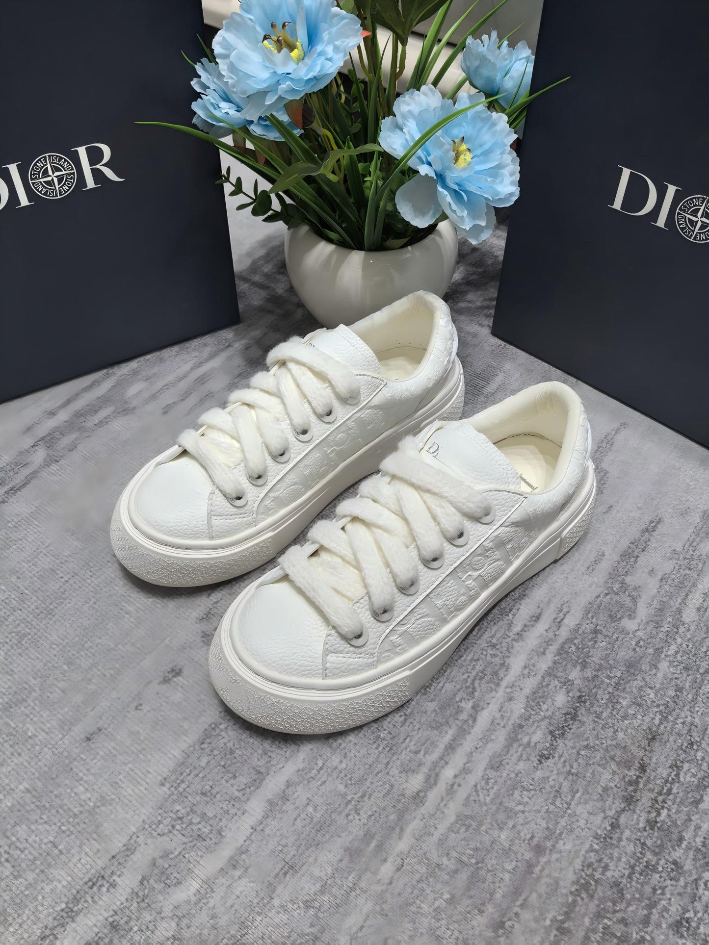 White engraved fashion sneakers