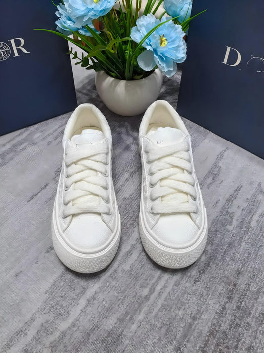 White engraved fashion sneakers