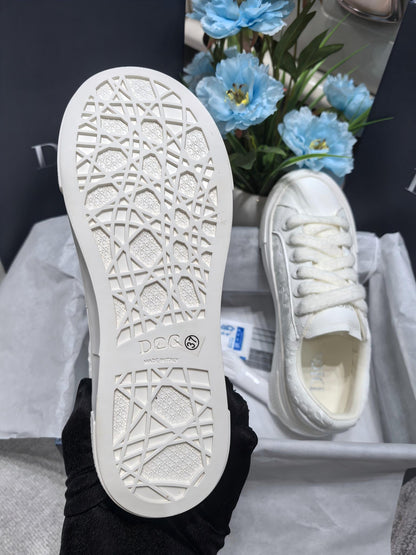 White engraved fashion sneakers